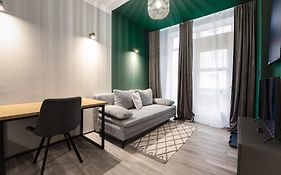 Modern Living Apartment - 3-Zimmer - Nuernberg Nord, Ruhige Seitenstrasse, Fusslaeufig Strassenbahn